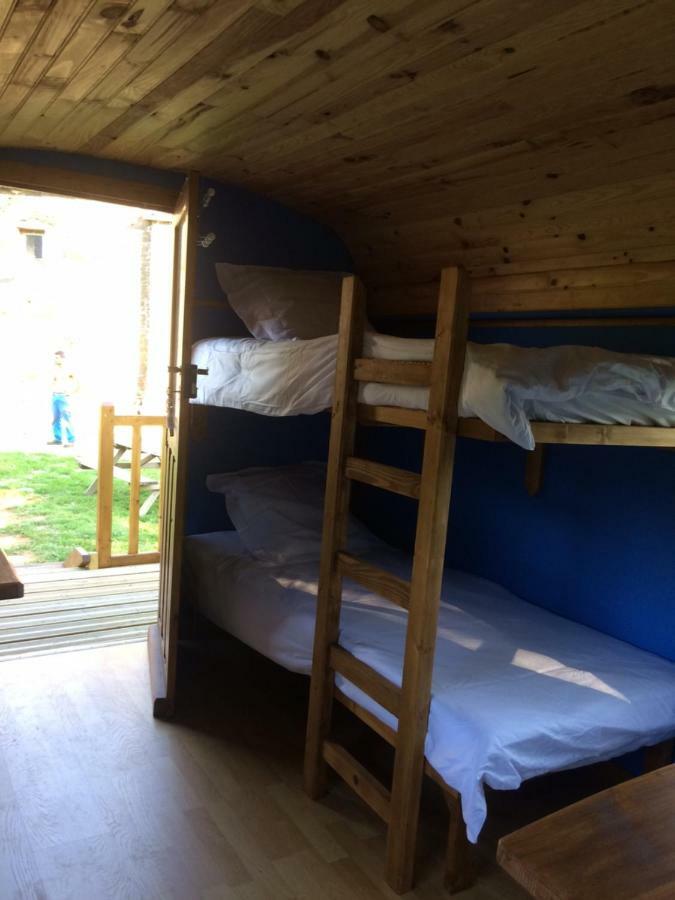 Les Roulottes De L'Airou Hotel Beauchamps  Kültér fotó